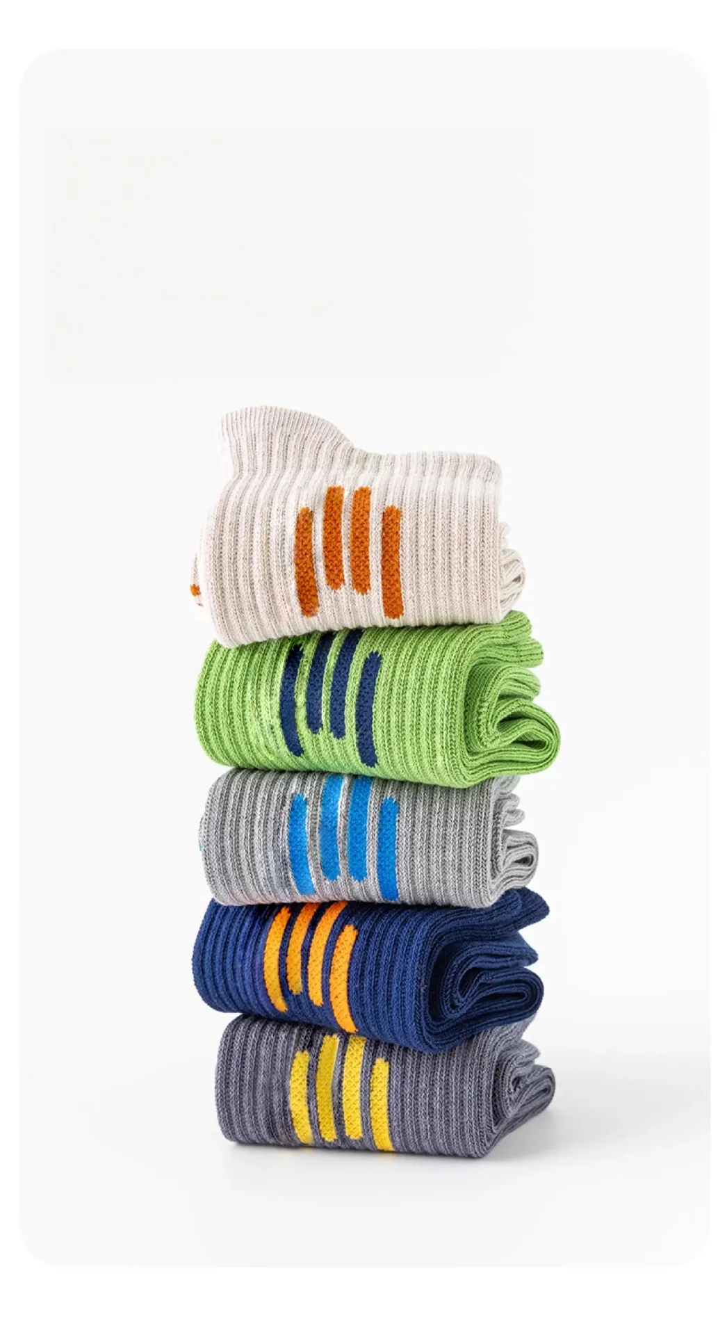5 Paar Kinder-Sportsocken, Jungensocken mit Buchstabenmuster, aus gekämmter Baumwolle. – Detail 2