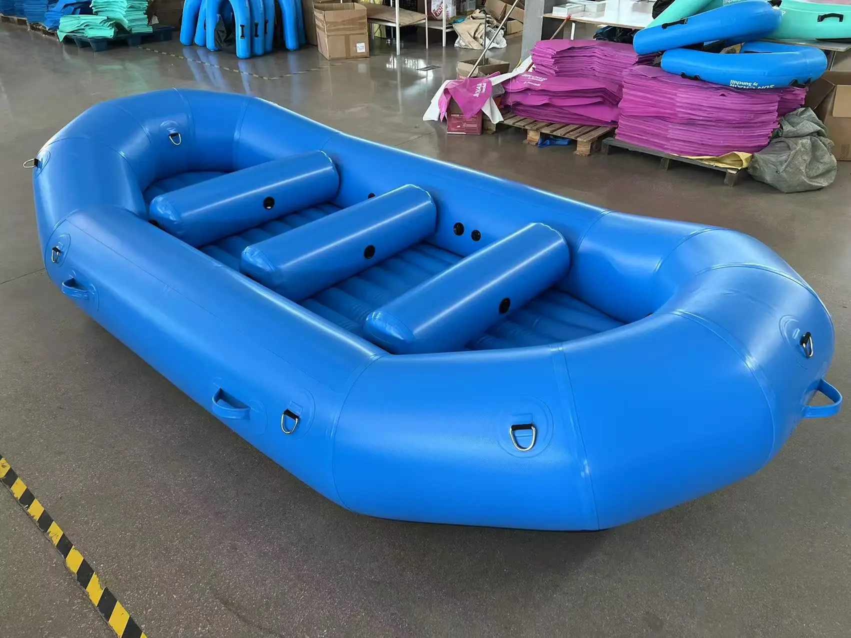 Barca gonfiabile per zattera da fiume con fondo in PVC da 1,2 mm migliorata in acqua bianca Gommone di salvataggio stabile e leggero per il surf e la pesca in vendita