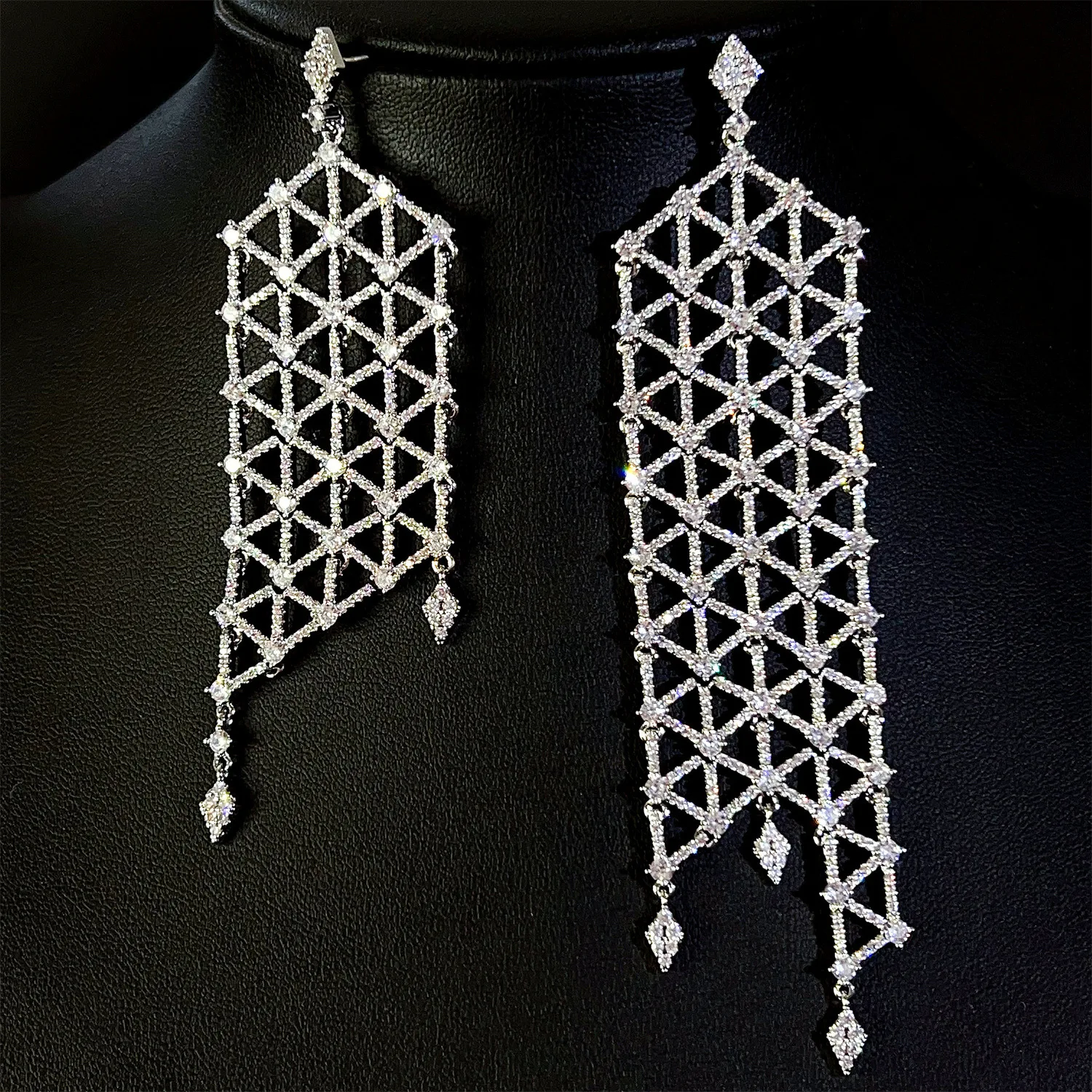 

Personality light luxury jewelry grid asymmetrical pendant earrings women's clothing set holiday travel host gift wedding E332