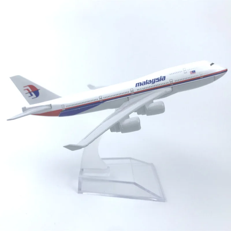 

Масштаб 1:400, 16 см, модель самолета Malaysia Airlines 747