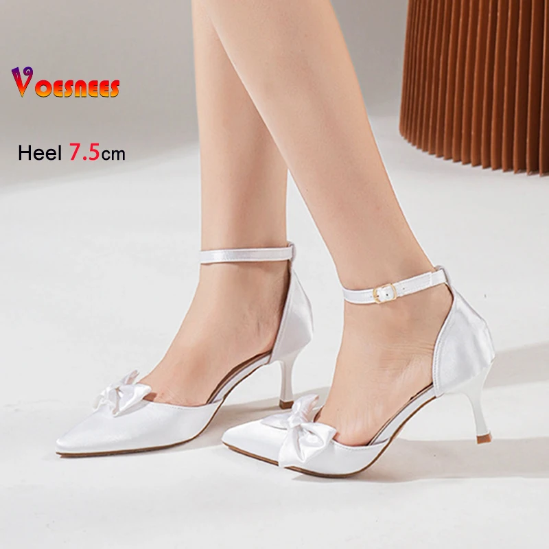 

Сексуальные белые атласные женские босоножки на высоком каблуке с острым носком, новинка лета 2026, туфли для вечеринок на тонком каблуке 7,5 см с бантом и ремешком на щиколотке