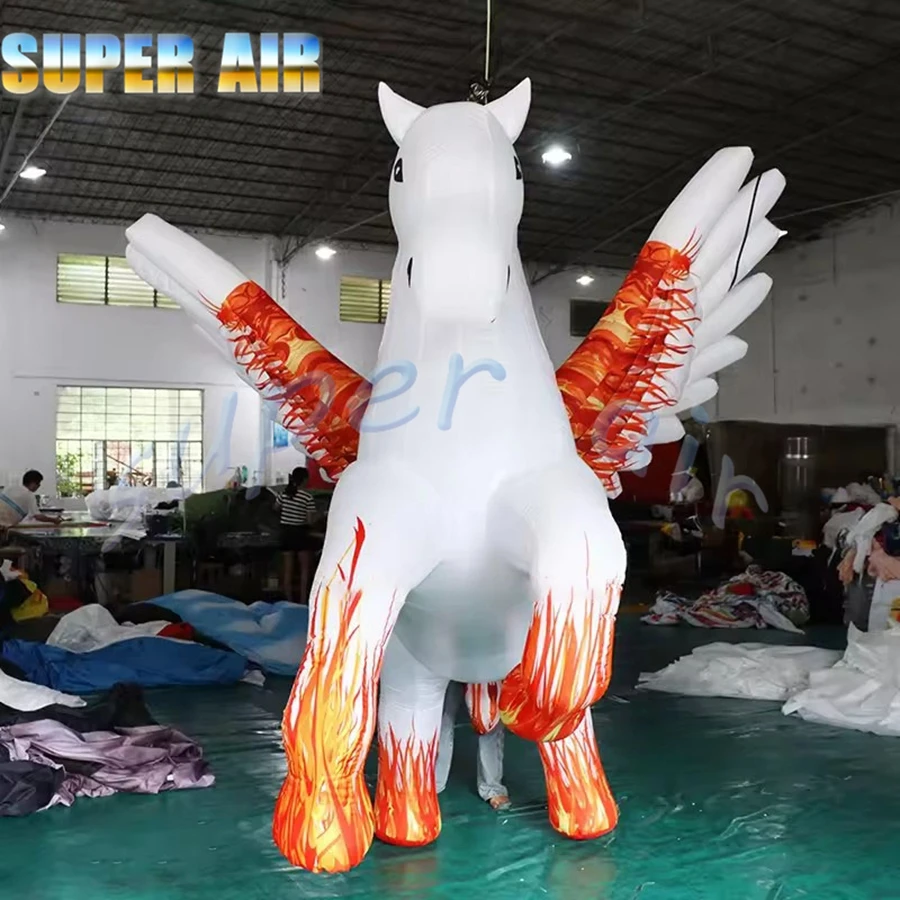 Animaux de dessin animé gonflables pour publicité extérieure, énorme cheval volant gonflable, sauts pour les activités de cirque