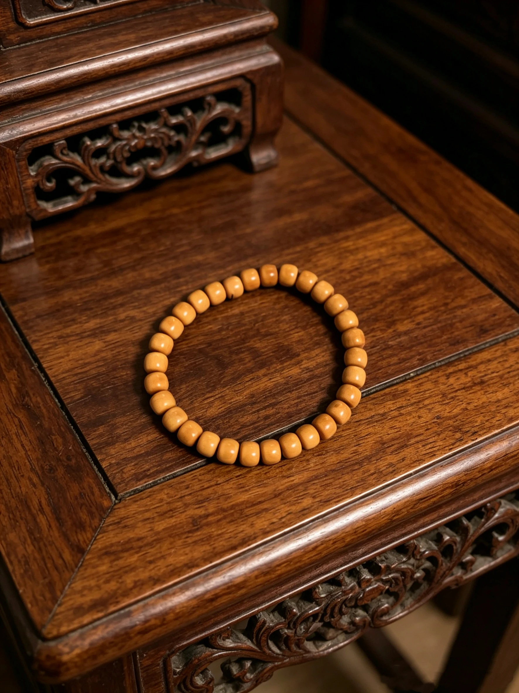 High-drop light yellow straight-cut round bead elastic bracelet view 2