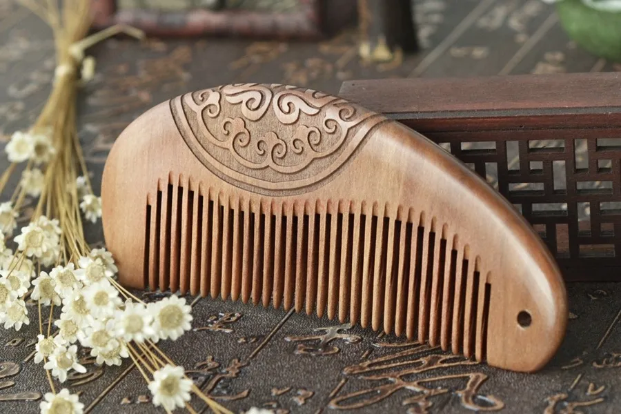 مشط رائع من خشب الخوخ المنحوت على الوجهين مقاس 14 سم، حقيبة تدليك محمولة لتصفيف الشعر