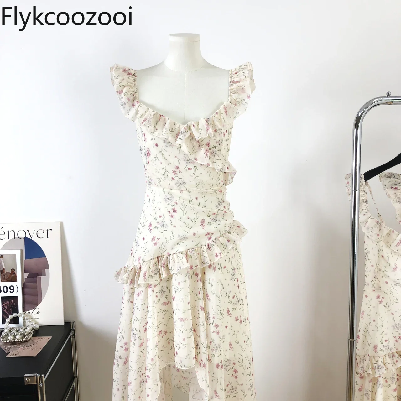 

French Beautiful White Small Flying Sleeve Halters Robe Fairy Summer High-grade Feeling Princess Beach Holiday Beach Dress