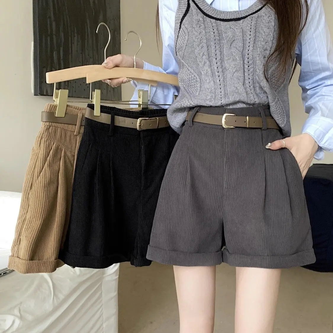 Otoño Sexy pana Mini pantalones para mujer 2025 Street Chic Beige pantalones cortos con cremallera moda marrón pantalones cortos de cintura alta Mujer