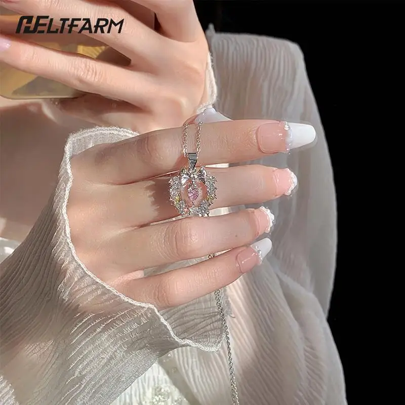 سلاسل من الكريستال الوردي على شكل قلب للنساء ، مجوهرات حساسة Y2K ، قلادة جميلة على شكل فيونكة ، إكليل الكريسماس