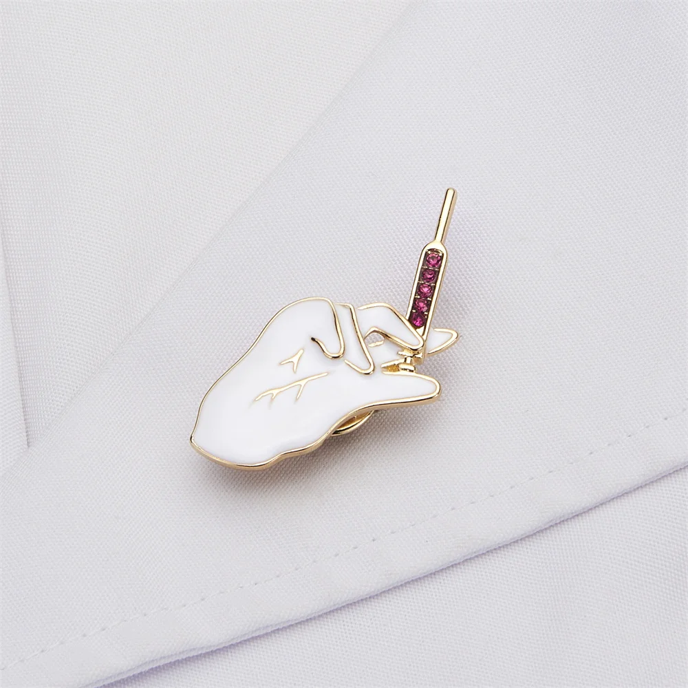 Sıcak satış şırınga emaye Pin benzersiz yaratıcılık kristal zirkon tıbbi serisi Trainee hemşire hediyeler için broş ceket yaka rozeti