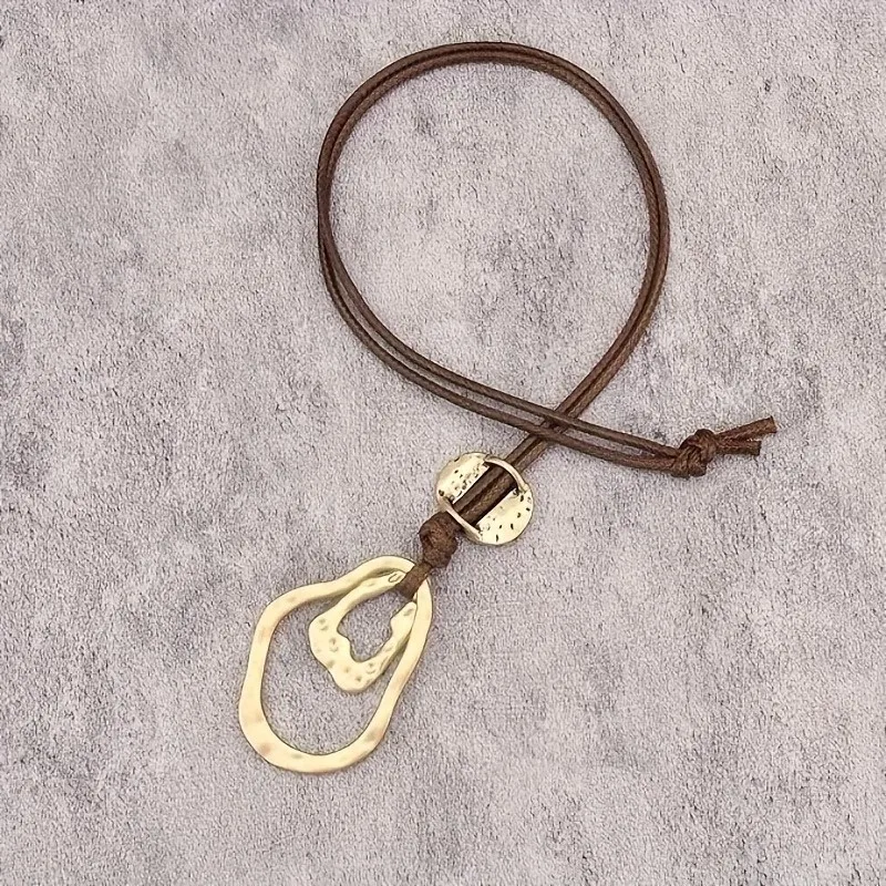 Boho-Stil Braune Leder-Halskette mit Geometrischem Unregelmäßigem Rundem Hohlem Anhänger für Frauen Lange Choker-Schmuckstücke Geschenke – Detail 6