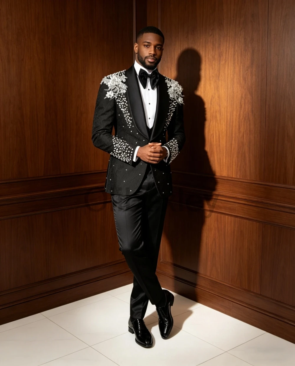 Olibexley Black Men Prom Suits White Lace Appliques Shoulder Groom Wedding Tuxedos 3 Pieces Sets Costume Homme Customized S441