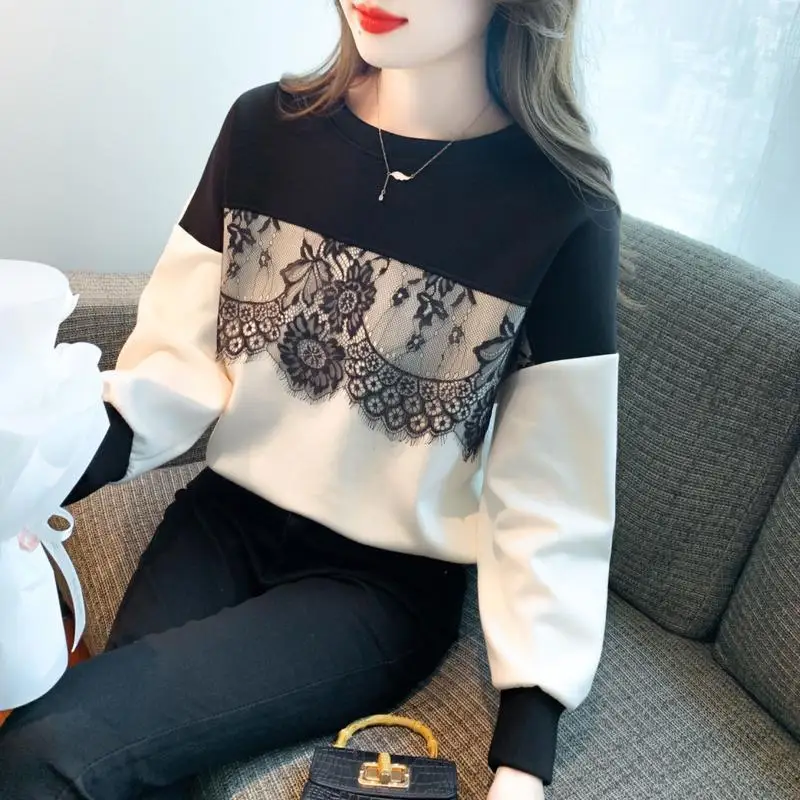 Casual Versatile Spring New Women\'s Lace Patchwork Round Neck Long Sleeved Hoodie Autumn Fashionable Contrasting Color Loose Top