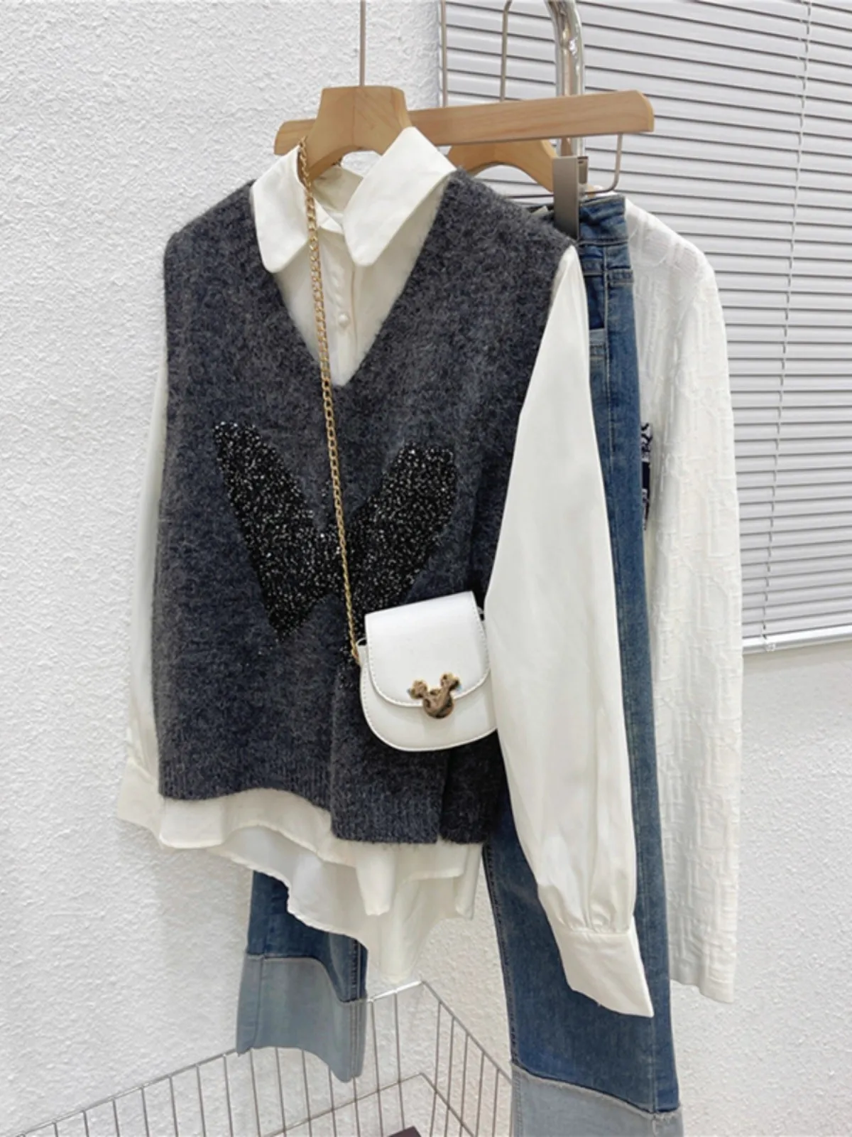 Early Autumn Women's V-Ne Knitted Sweater Vest Winter Outerwear Small Size High-End Feel Commute Korean Sle Loose Fit