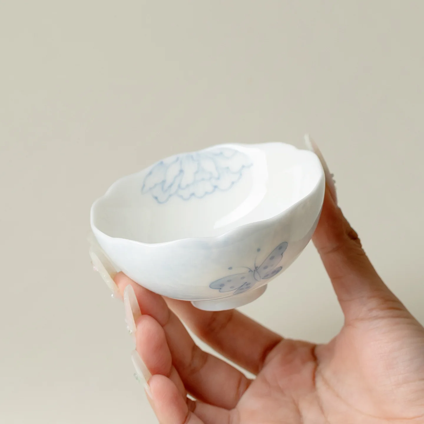 Hand‑Painted Butterfly Flared‑Rim Personal Teacup, Exquisite Ceramic Household Tasting Cup, Elegant Kung Fu Cup for Ladies