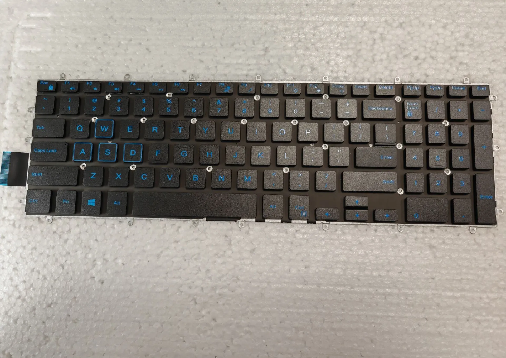 US Keyboard for Dell Inspiron 15 7568 7566 7567 5567 5565 15 7000 15-5568 5765 5767 7778 7779 3582 3583 blue No backlight