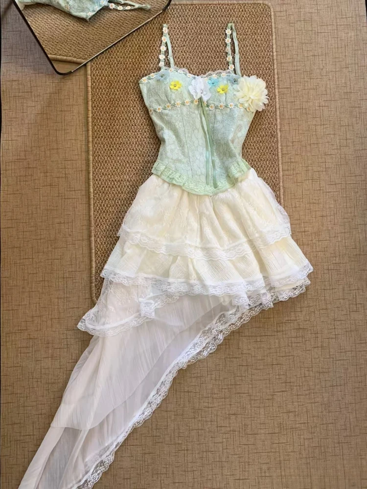 

Летний милый элегантный кружевной тонкий комплект из 2 предметов, женский французский теплый топ на бретельках с открытыми плечами, нерегулярный костюм с высокой талией и короткой юбкой, новый