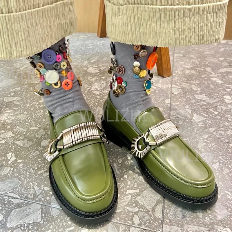 Oxford piatte con suola nera in pelle verde Pelle nera Scarpe da festa da lavoro casual con design a strisce con perline metalliche argento
