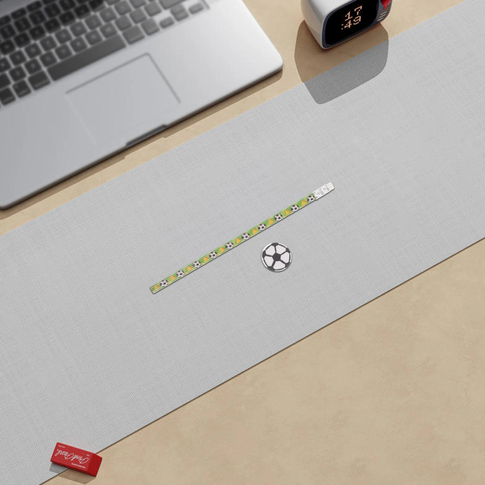 

12 set 12 Sets Football Pencils Mini Soccer Erasers Bulk Student Supplies Wooden Pencils Kids Classroom Writing Tools