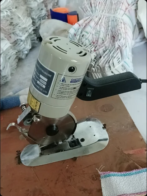 

Electric Circular Fabric Cutter YJ-90B with Guiding System for Textile and Upholstery Cloth Cutting