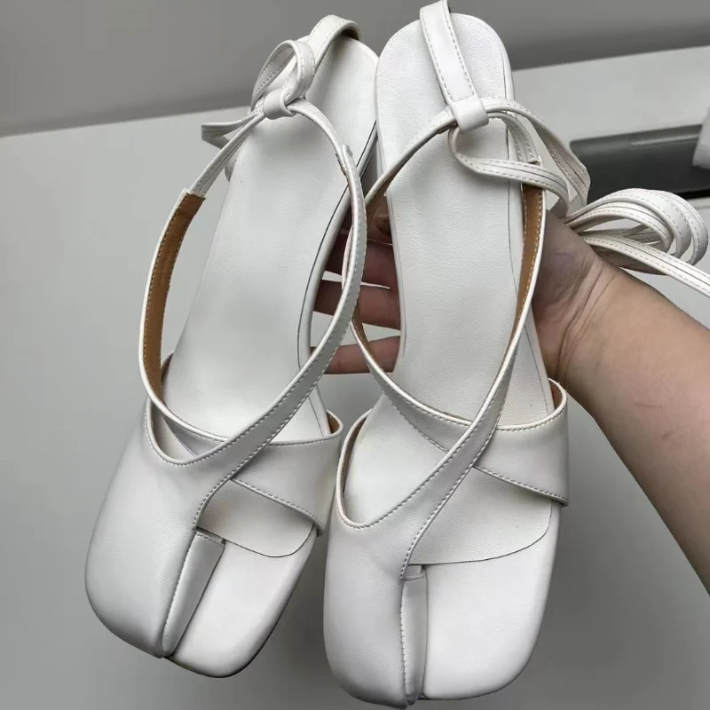 

Fashion Show Lady Sandals Round Open Toe Chunky High Heels Cross-tied Flip Flops Large Size Summer Solid Women Modern Show Shoes