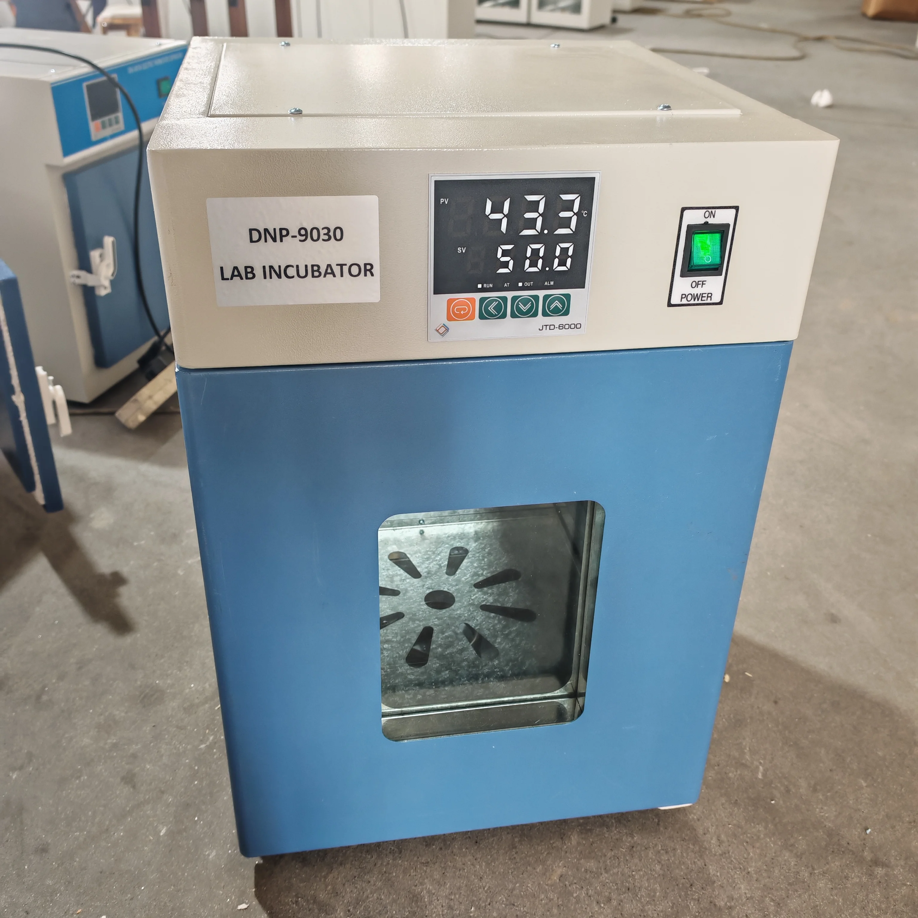 30L Electrical Constant Temperature Lab Incubator