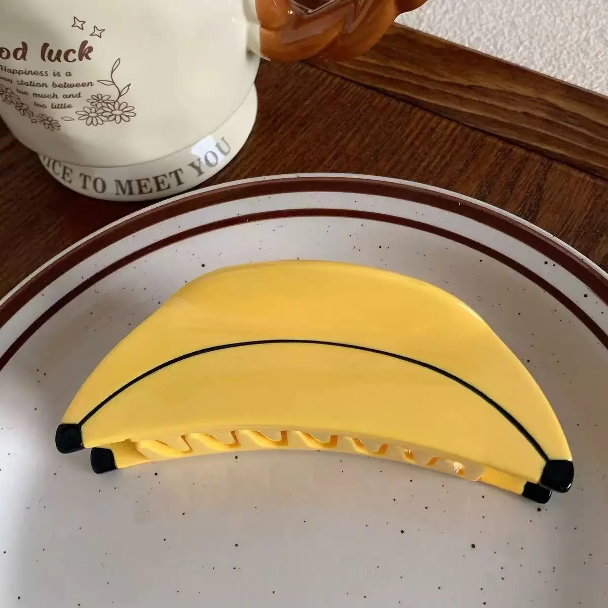 

Innovative Banana Shaped Hair Claw Clip Adorable Hair Accessory Acetate Material Ins Style Quirky Hair Decorations