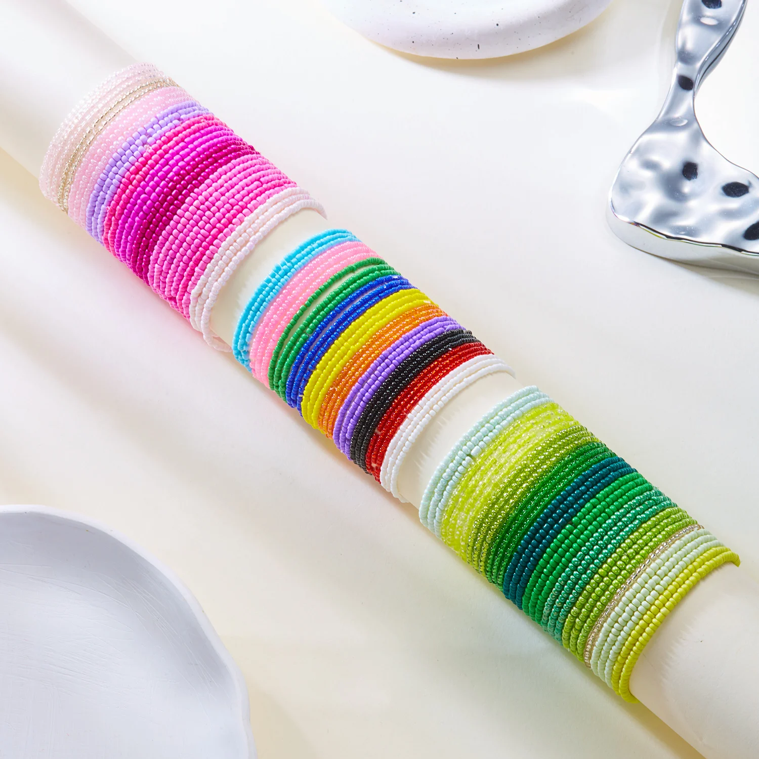 Böhmisches Perlenarmband-Set für Frauen, bunt, dehnbar, Reisperlen, Kettenarmreif, stapelbarer Schmuck, Sommer- und Strandgeschenk – Detail 3
