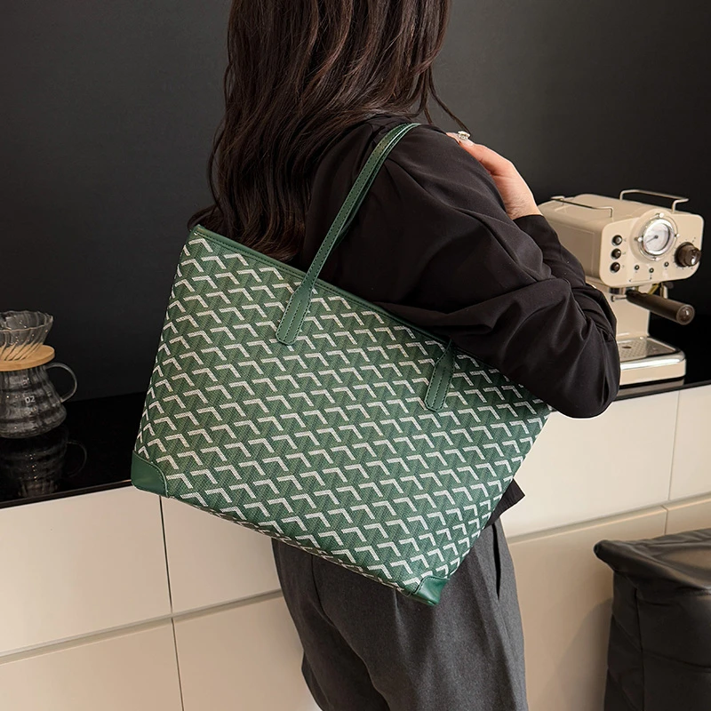 

Women Retro High End Tote Bag Large Capacity Premium Faux Leather Winter Style Niche Design with Vintage Buckle Exquisite