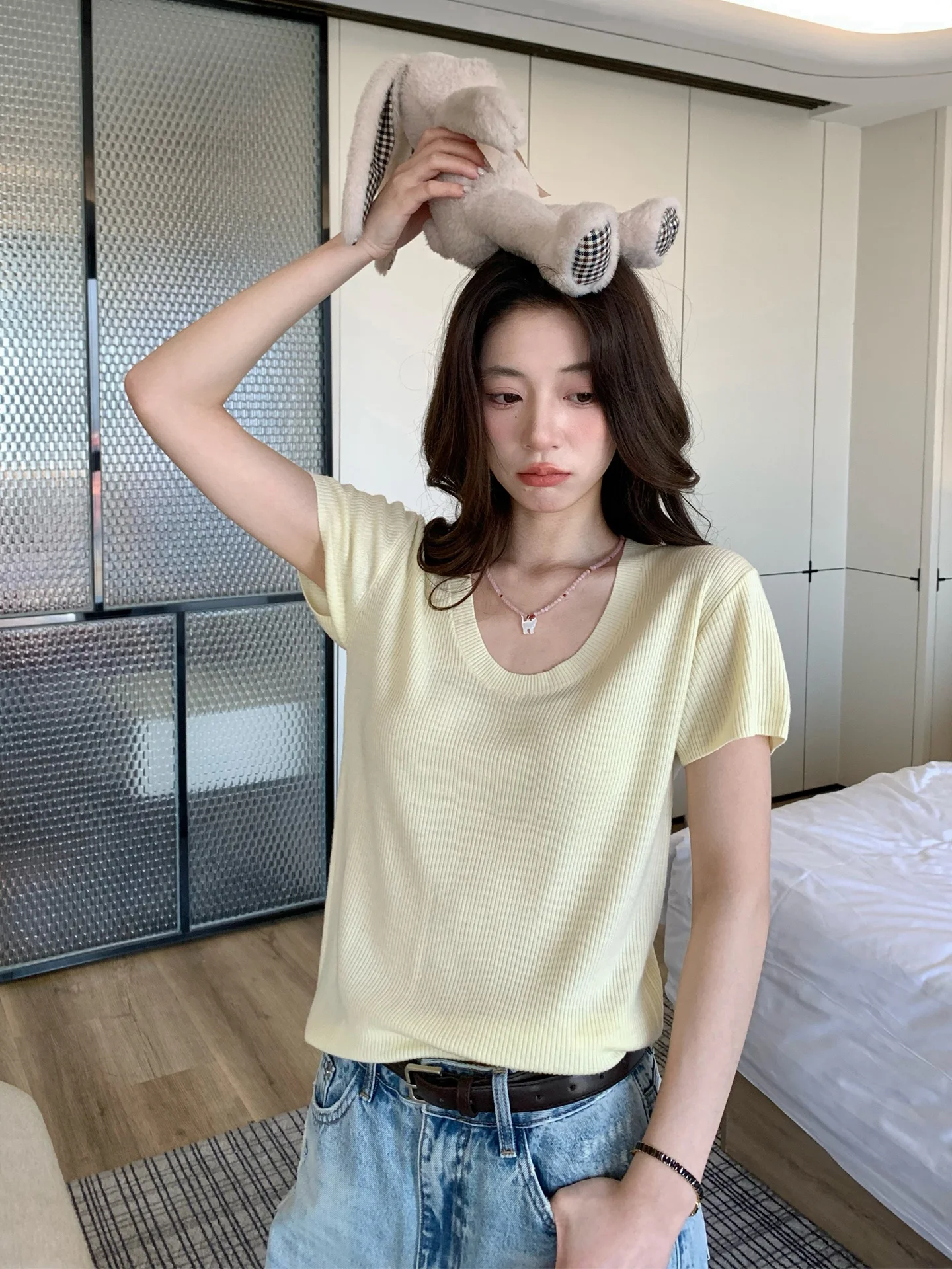 

Женская футболка INGCON Лето 2026 с коротким рукавом, тонкая, в корейском стиле, с U-образным вырезом, свободного кроя, для повседневной носки