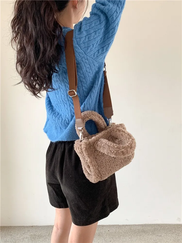 

Lamb Fleece Crossbody Bag For Women 2024 Autumn/Winter Fashion Casual Small Square Bags Luxury Simple Lazy Plush Shoulder Bag