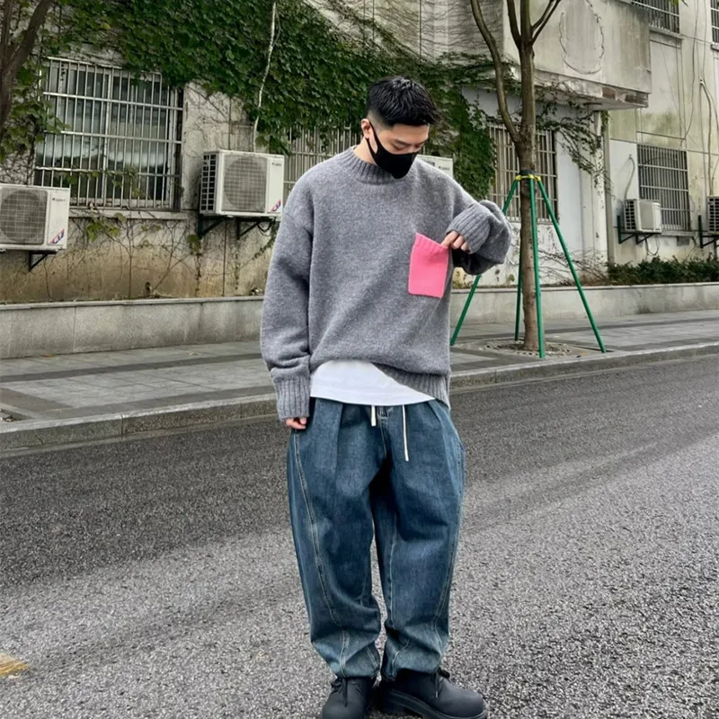 Baggy crew-neck sweater with contrasting pockets
