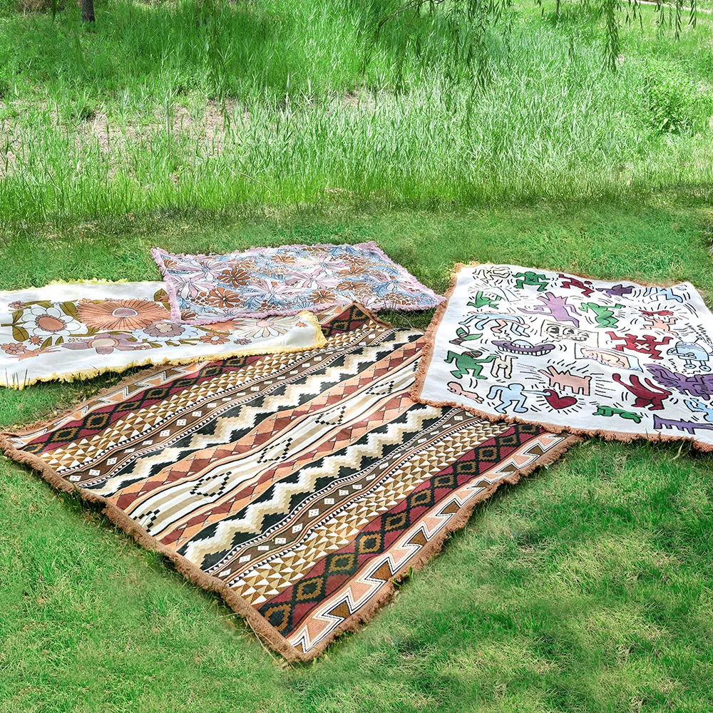 Fringed outdoor camping blanket, moisture-proof picnic mat, jacquard fringed decorative carpet