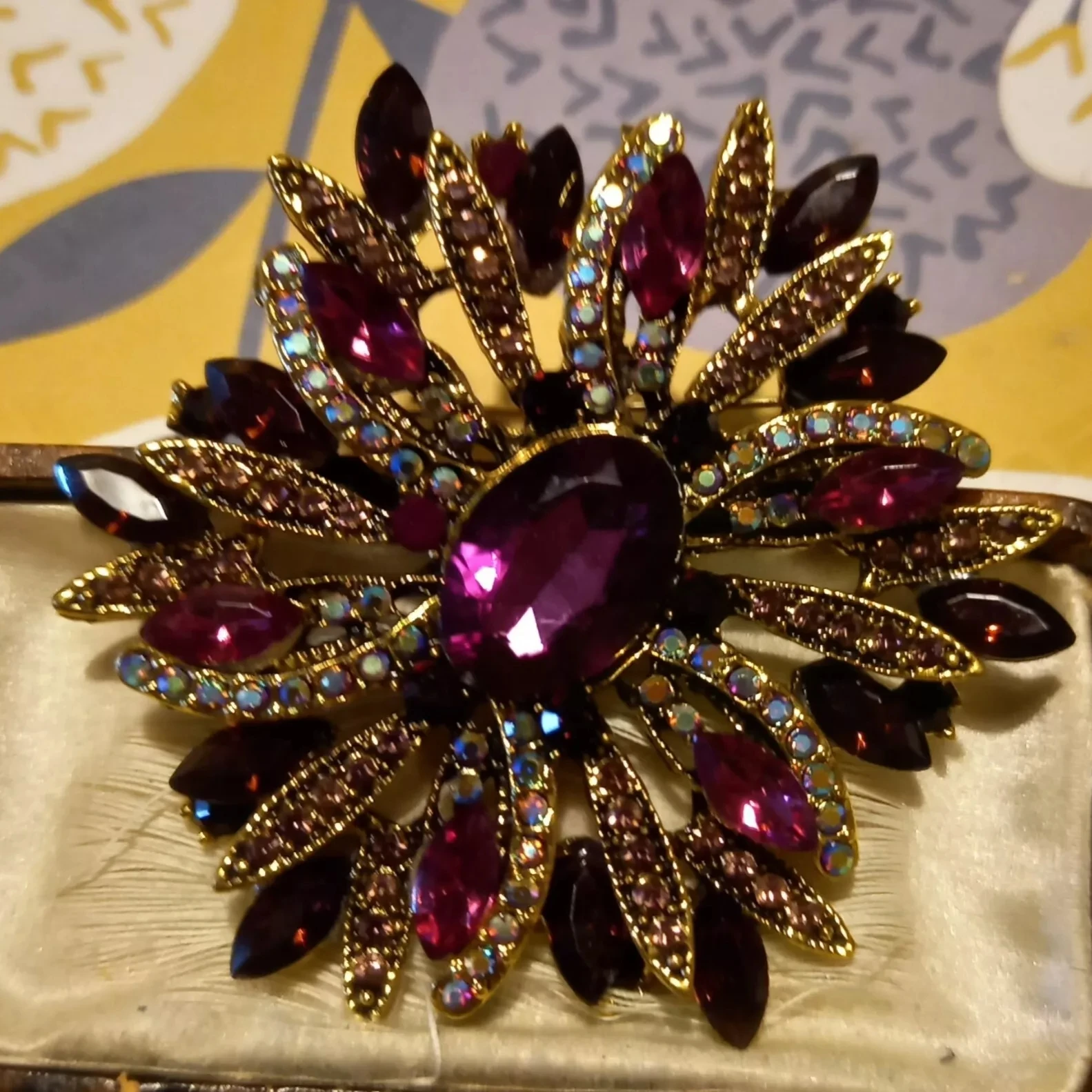 Classic Luxury Crystal Purple Flower Stunning Badges Brooch For Women Men Vintage Exquisite Rhinestone Shining Pin Accessories