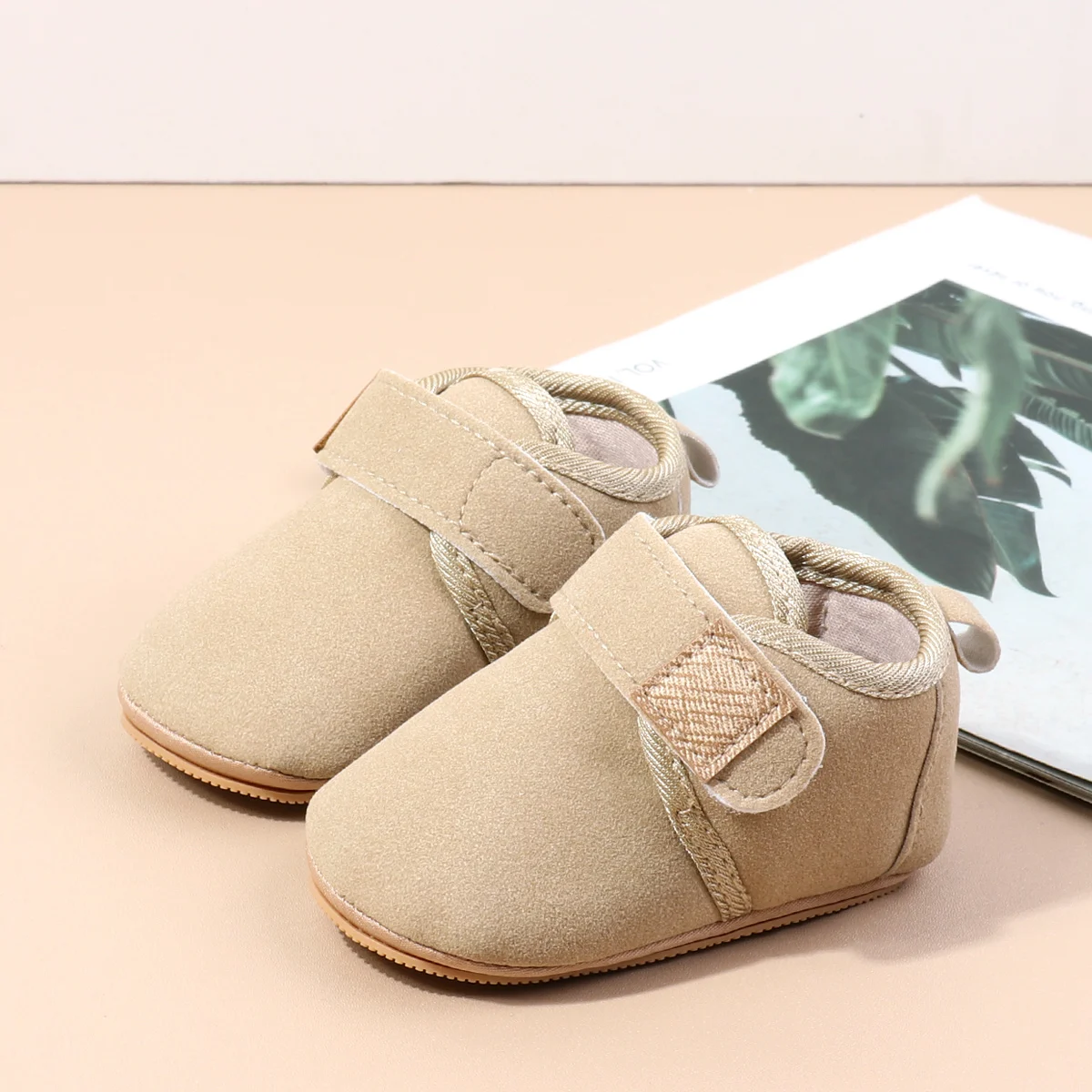 Scarpe da bambino autunnali in tinta unita con suola in gomma morbida adatte sia per ragazzi che per ragazze Scarpe da passeggio per bambini di taglia bambino