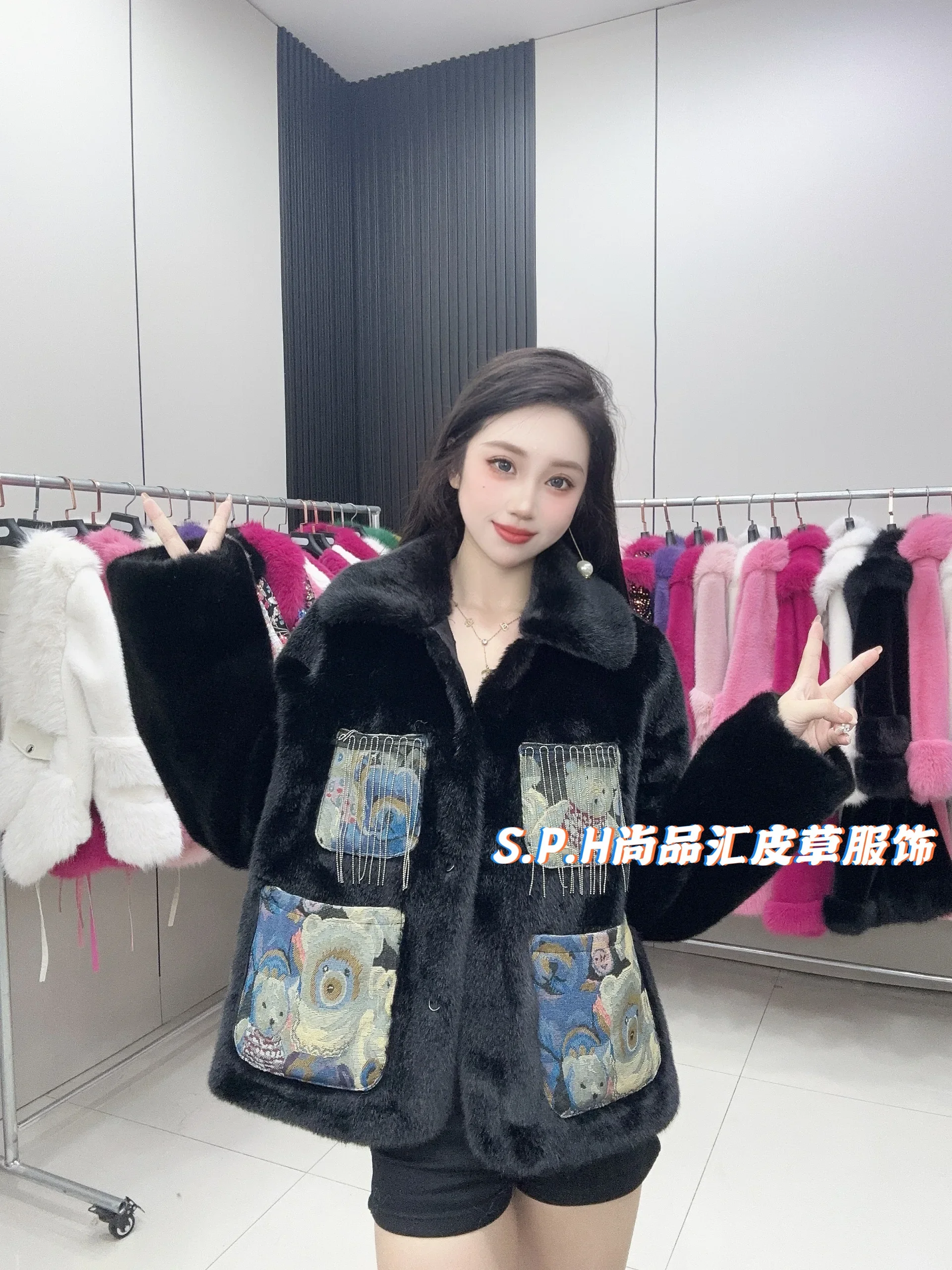 Winter New Short Coat Bear Embroidered Thickened Warm Jacket Trendy Lapel Collar Long Sleeve Single Breasted Faux Fur Coat Women