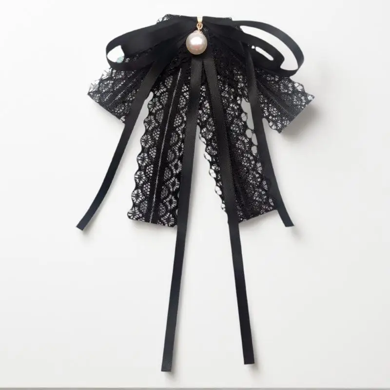 Czarna koronkowa wstążka z kokardą, broszka z perłowym wisiorkiem, ozdoba do koszuli, kołnierzyka, ubrań, krawat, akcesoria.