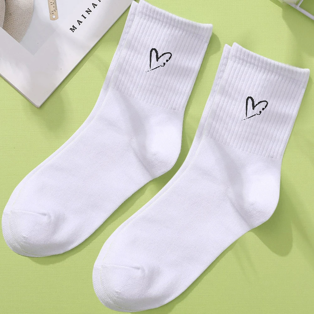 2 Pairs Embroidered Medium Length Socks Women\'s Autumn Fashion Love Fresh Sweat Absorbing Breathable Black White Girl Socks