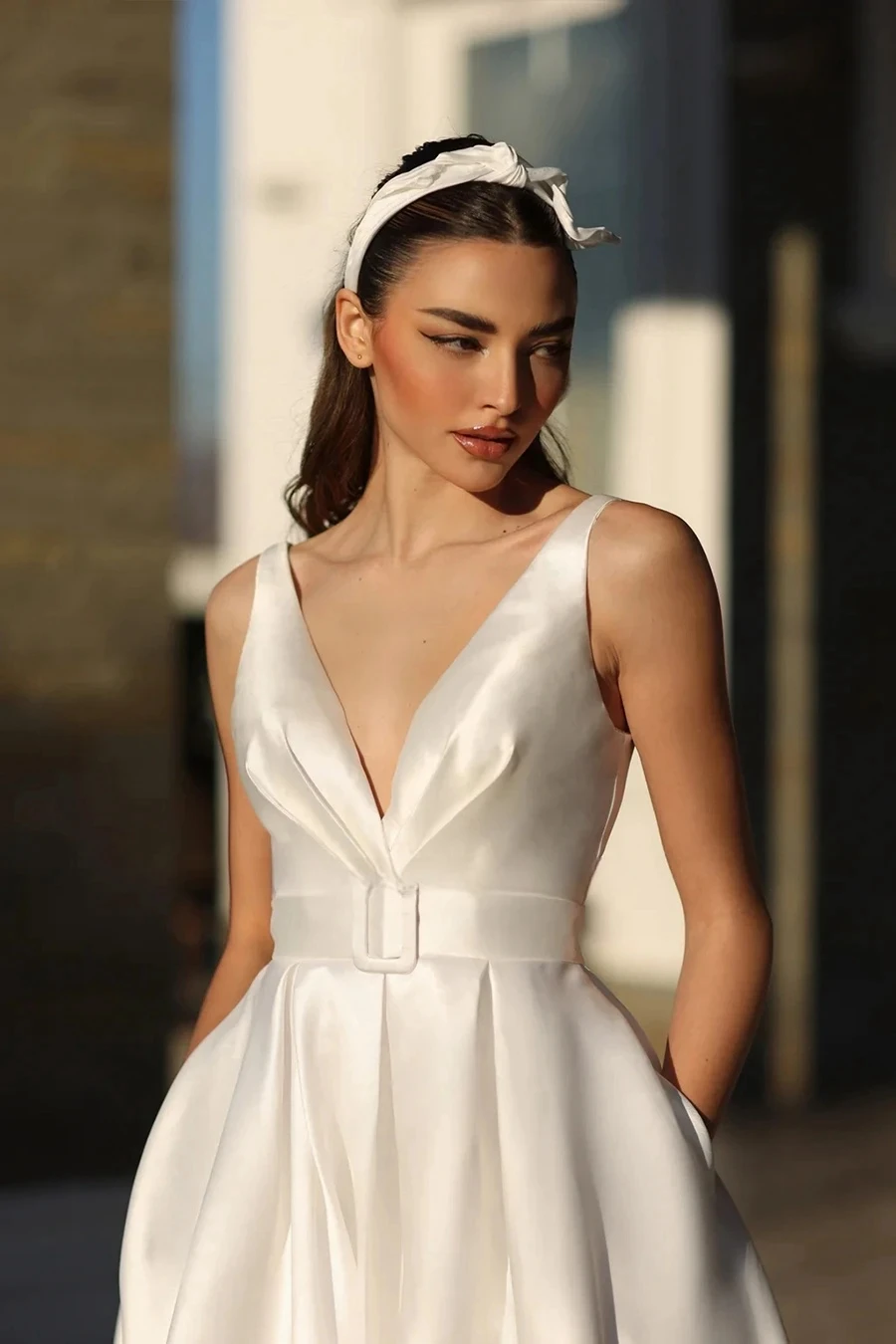 Robe De mariée haute fente sans manches ceinture Sexy col en V dos nu Robe De mariée Court Train Simple Robe De mariée personnaliser aux mesures