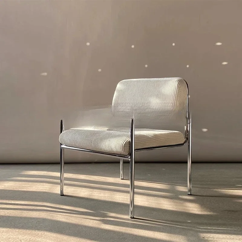 Cadeira de sofá único simples e moderna, varanda da sala de estar em casa, sofá de ferro forjado