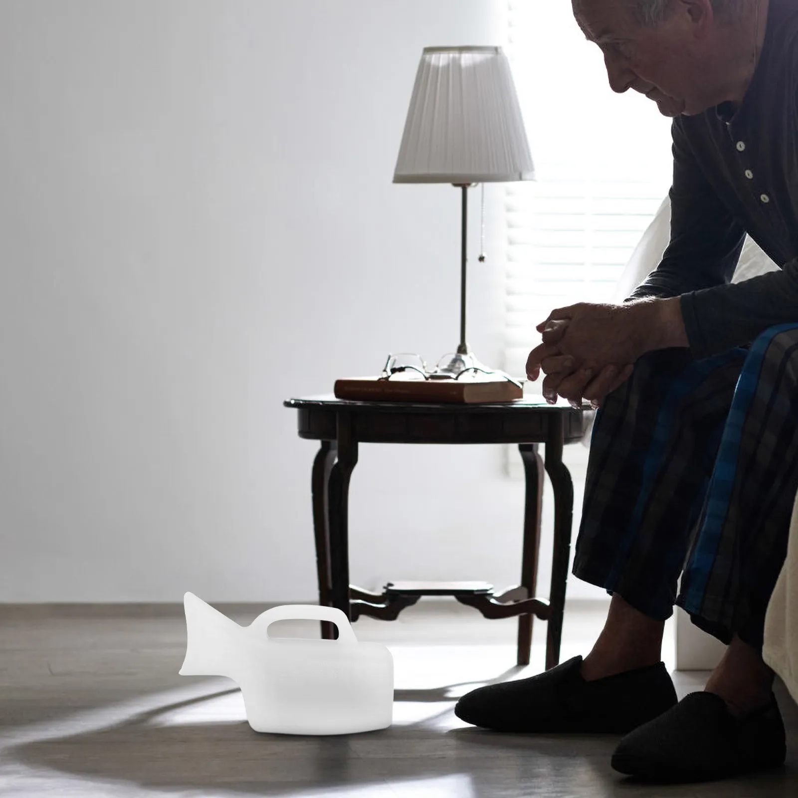 

Набор из 2-х утолщенных пластиковых портативных женских мочеприемников объемом 1000 мл с ручкой, герметичные, для использования лежачими больными, аварийный туалет