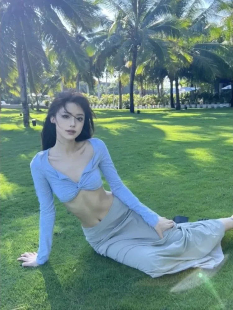 2025 punk vintage sexy cruz plissado t camisa feminina y2k estética sólida colheita topos streetwear outono v pescoço expor cintura tshirt