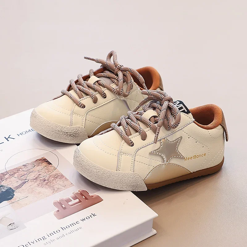 女の子と男の子のための子供靴ファッションスニーカー韓国風ソフトソールカジュアルシューズ学生スポーツシューズアウトドアウォーキングシューズ