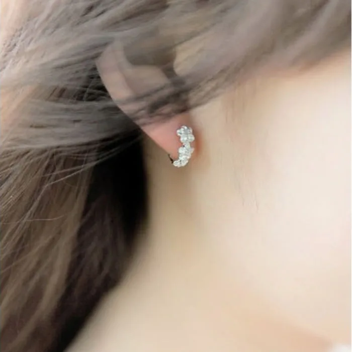 Women's Fashionable Plum Blossom Ear Studs Ladies High-end Flower Pattern Clip Earrings Female Jewelry Valentine's Day Gifts