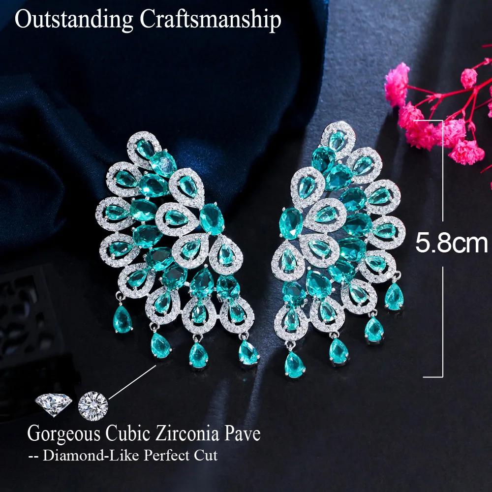 CWWZircons Luxuriöser, klobiger Pfauenfeder-Ohrring mit grünen Zirkonia-Steinen und großen Fransen für Damen, geeignet für Hochzeiten und Partys, Schmuck im Großhandel E0750 – Detail 4