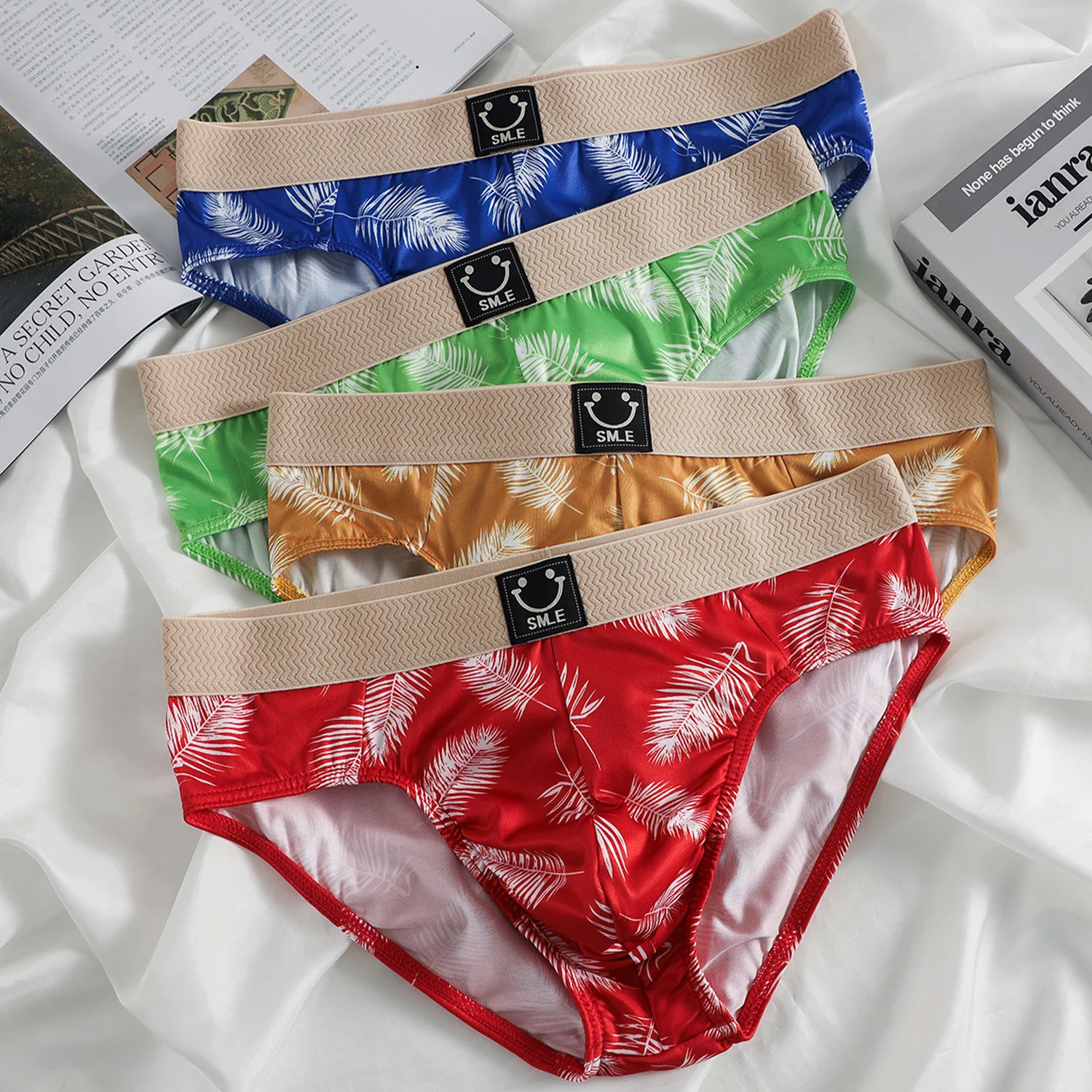 1pcs Tropical Style Print Men's Briefs Ice Silk Smooth Wide Belt Smile Personality Briefs