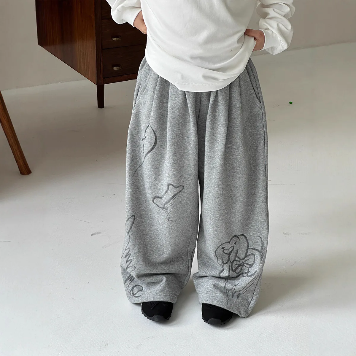 

Childrens Pants Spring and Autumn New Korean Version Graffiti Printed Sweatpants Casual Straight Leg Western-style Daily Wear