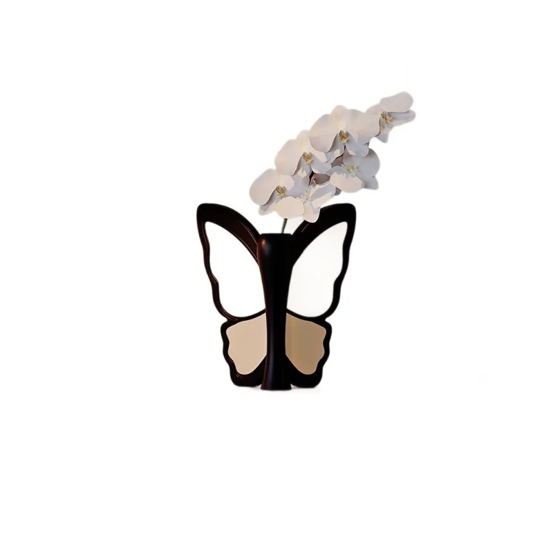 

butterfly vase ornament, light luxury, high-end sense, living room porch cabinet, desktop decoration, French retro decoration