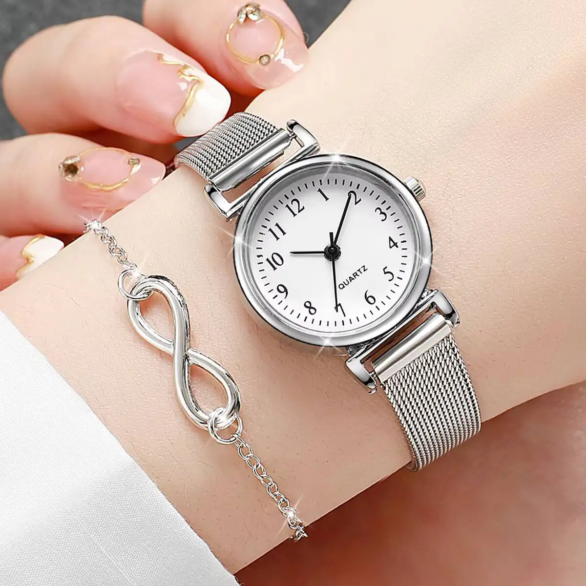 4PCS/Set Fashion Silver Mesh Band Women Watches Small Arabic Dial Quartz Watch Bracelets Set（Without Box）