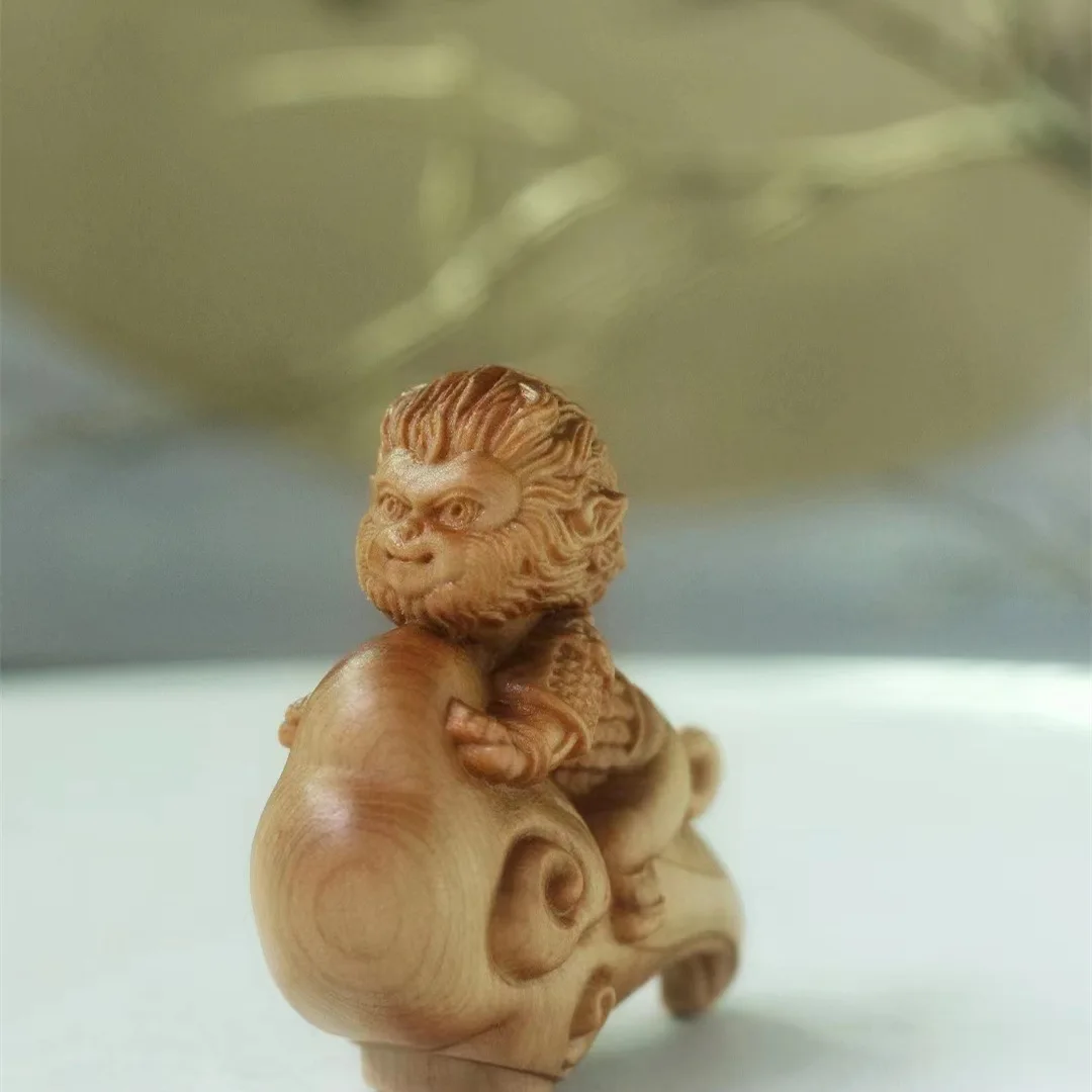 Cypress Wood Carved Swift Monkey Figurine Creative Craft Home Desktop Decor Wenwan Hand Play Gift For Men Collectible Ornament