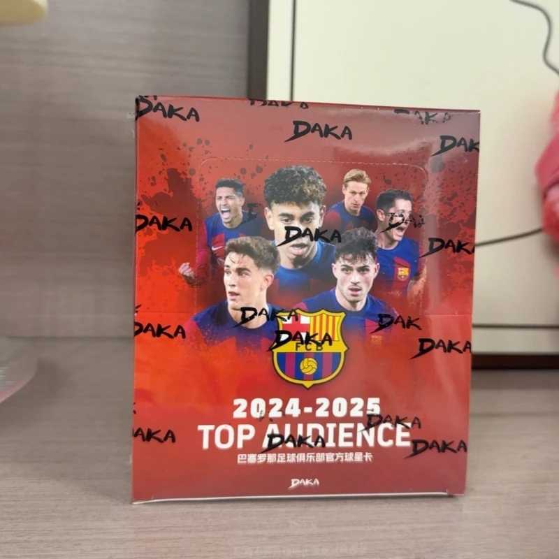 camisetas-oficiales-y-autenticas-del-equipo-real-madrid-y-del-barcelona-para-la-temporada-2024-2025-de-daka-top-audience-tarjetas-autografiadas-regalos-para-festivales