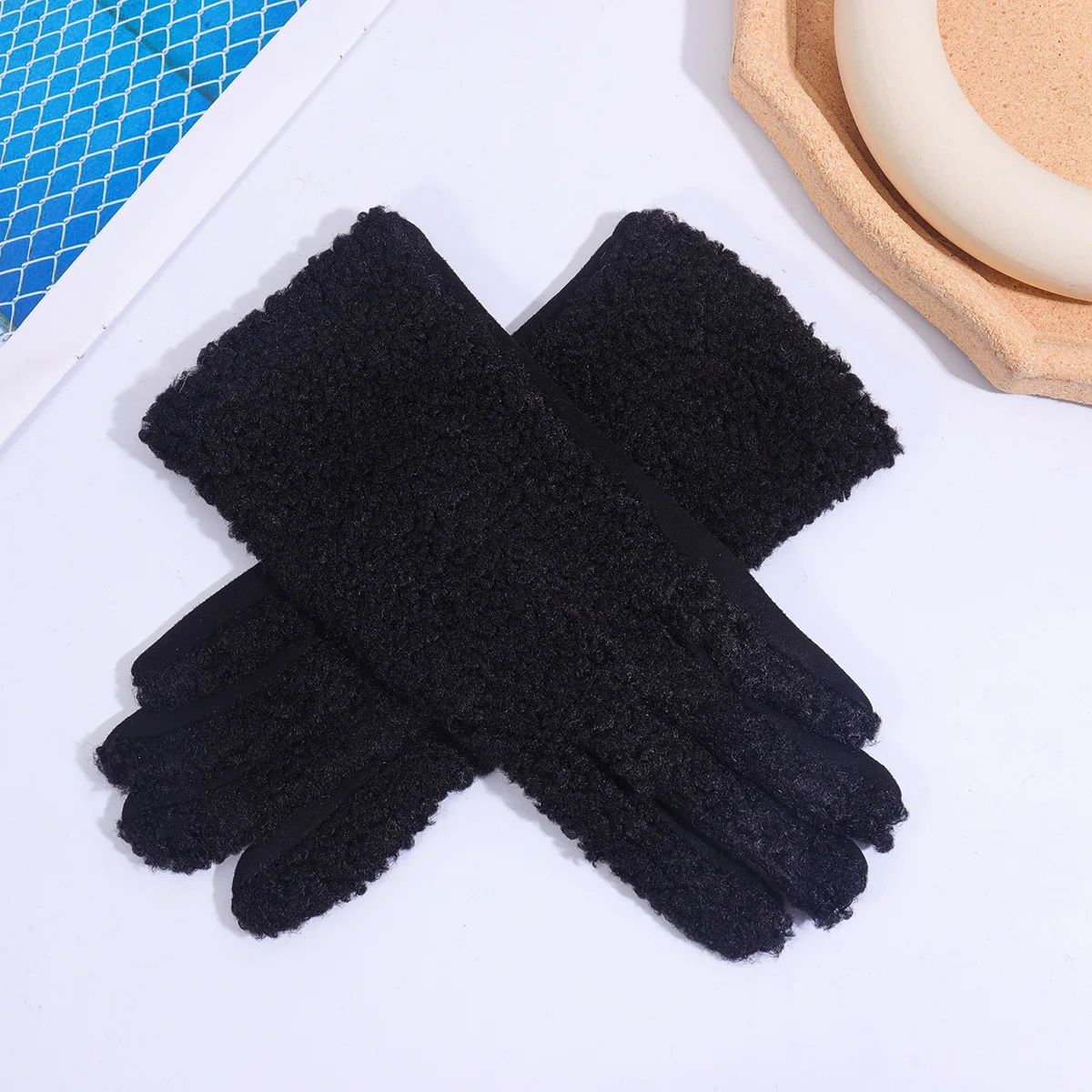 

Ladies' Warm Gloves Fashion Winter Outdoor Cycling Cold Proof and Wear Resistant Touchscreen Gloves